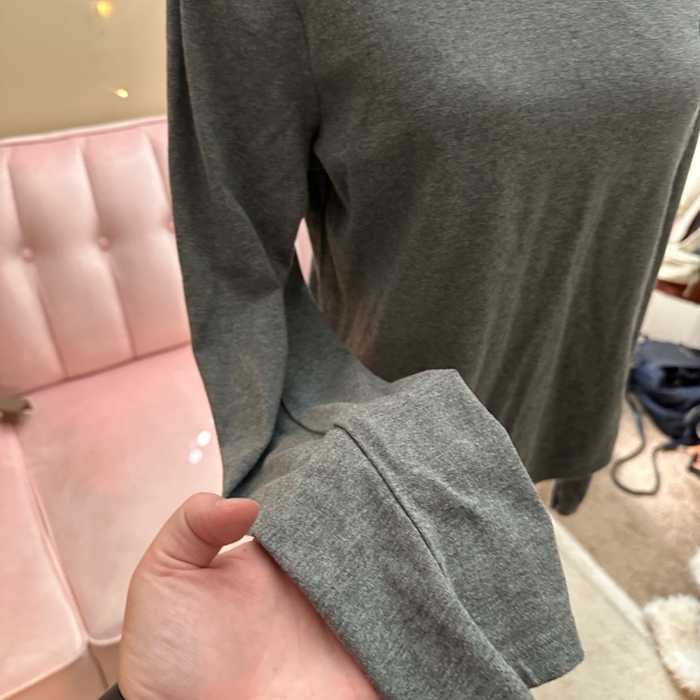 Plus Size Forever 21 Size 2X Gray Long Sleeve Bodysuit with Pink Heart Patch - Picture 4 of 5